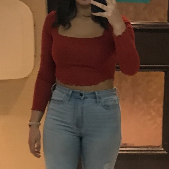 Red long sleeve - Picture 3 of 3